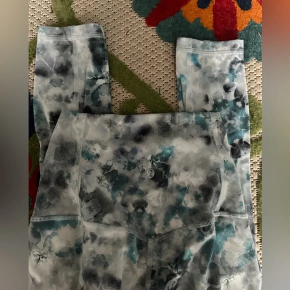 Lululemon Unlimit High-Rise Tight 25" Leggings
Kaleidofloral Multi - Picture 7 of 11